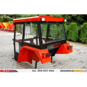 Kabina C-330 DE LUX metalowe błotniki kanciaste D-LUX